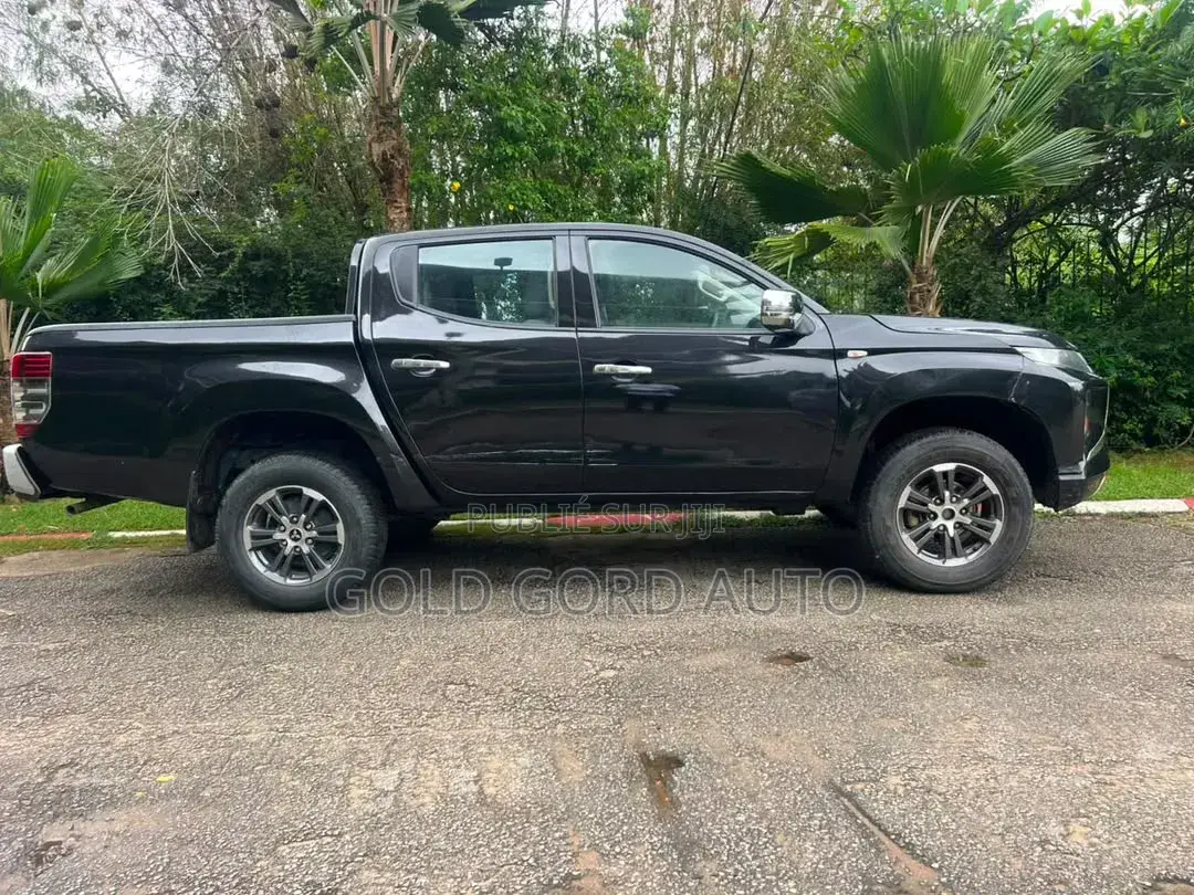 Mitsubishi L200 2022 Noir