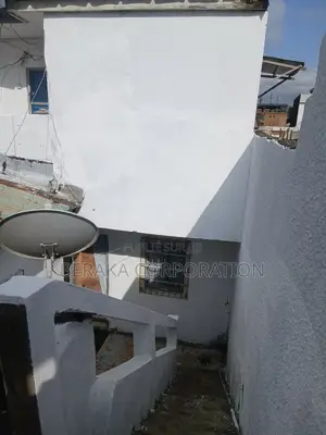 5chbre Villa dans Beraka Corporation, Cocody à Vendre