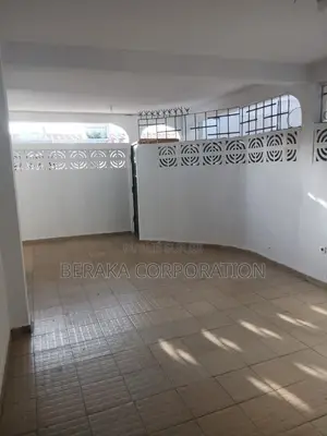 5chbre Villa dans Beraka Corporation, Cocody à Vendre