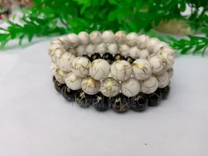 Bracelet Stylé en Perles Disponible