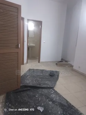 12chbre Villa dans Gabonza, Cocody à Vendre