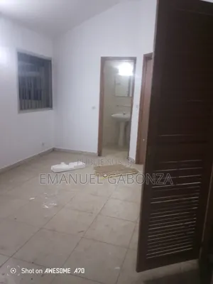 12chbre Villa dans Gabonza, Cocody à Vendre