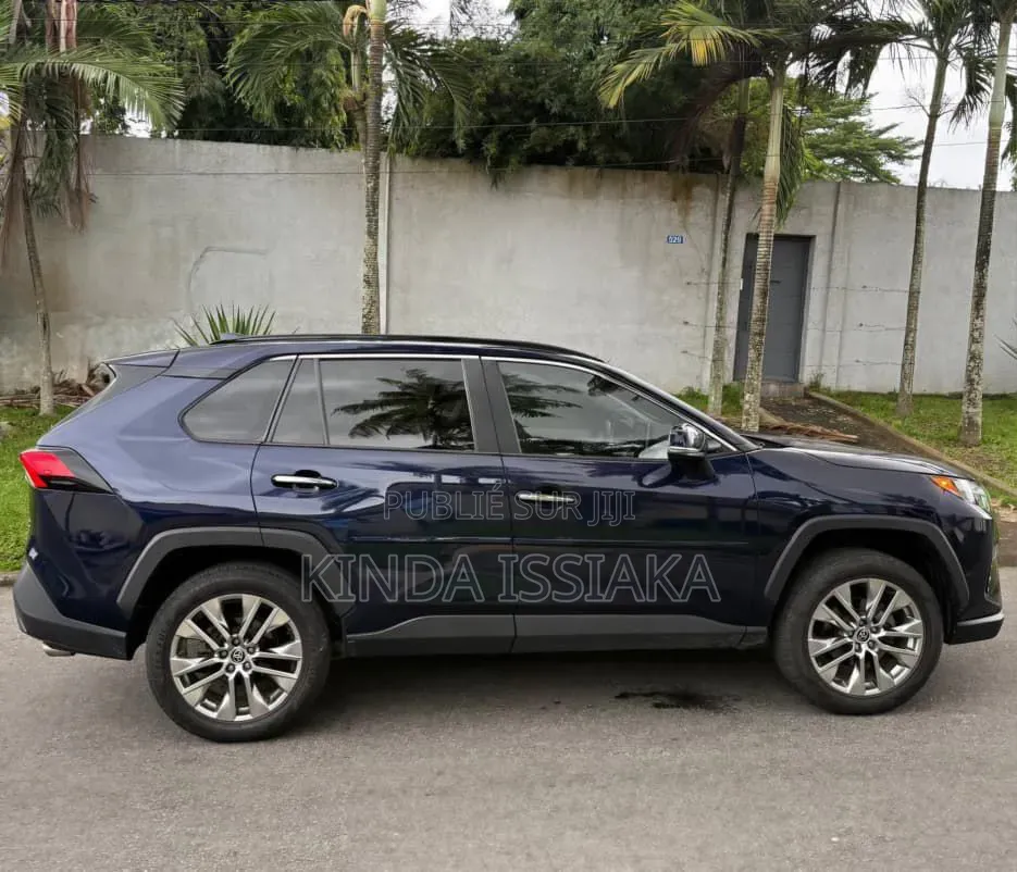 Toyota RAV4 2021 Bleu