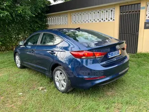Hyundai Elantra 2018 Bleu