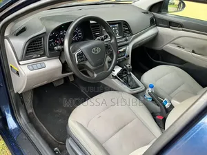 Hyundai Elantra 2018 Bleu