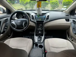 Hyundai Elantra 2018 Doré