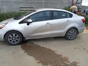 Kia Rio 2015 Gris