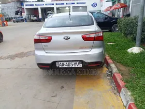 Kia Rio 2015 Gris