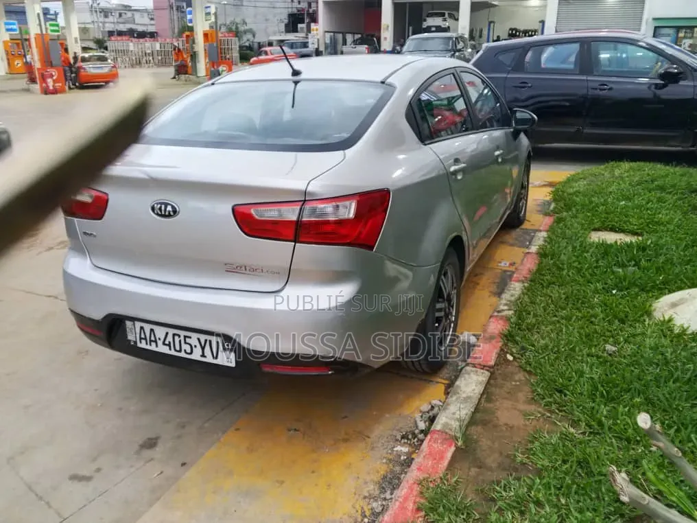 Kia Rio 2015 Gris