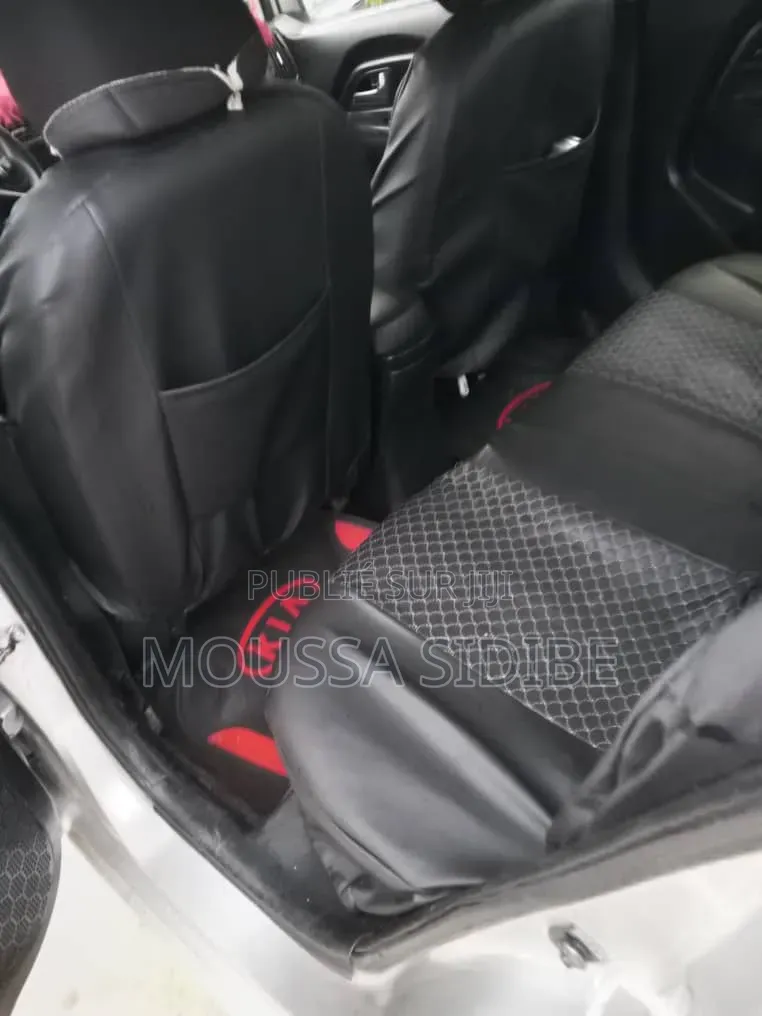 Kia Rio 2015 Gris