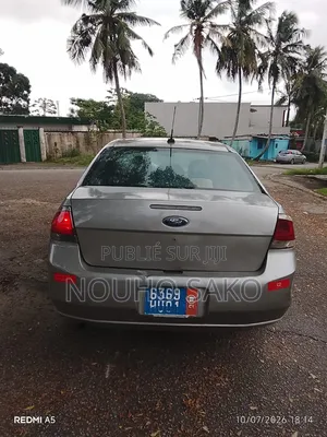Ford Focus 2011 Beige