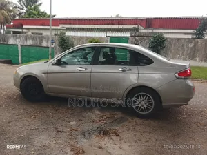 Ford Focus 2011 Beige