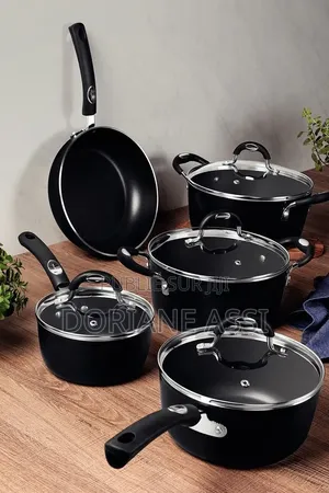 Un Ensemble De 5 Pièces
