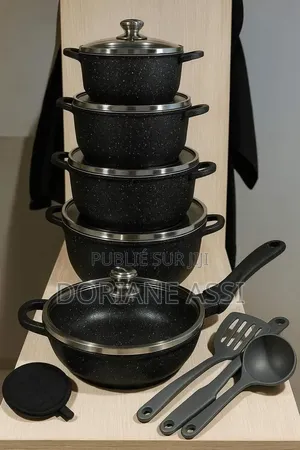 Un Ensemble De 5 Pièces