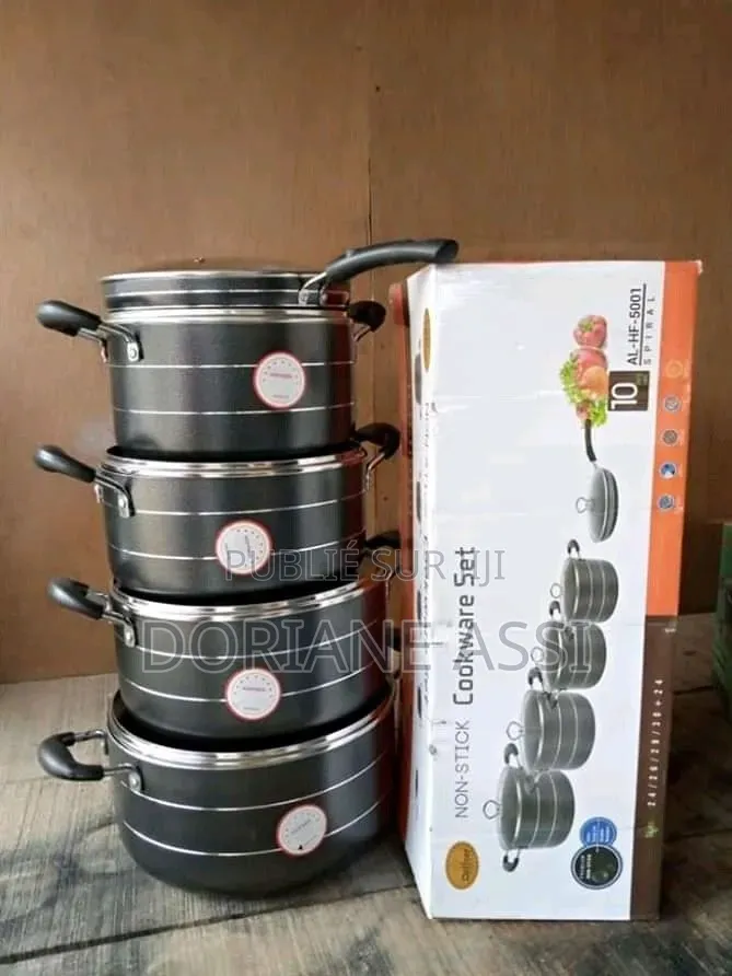 Un Ensemble De 5 Pièces