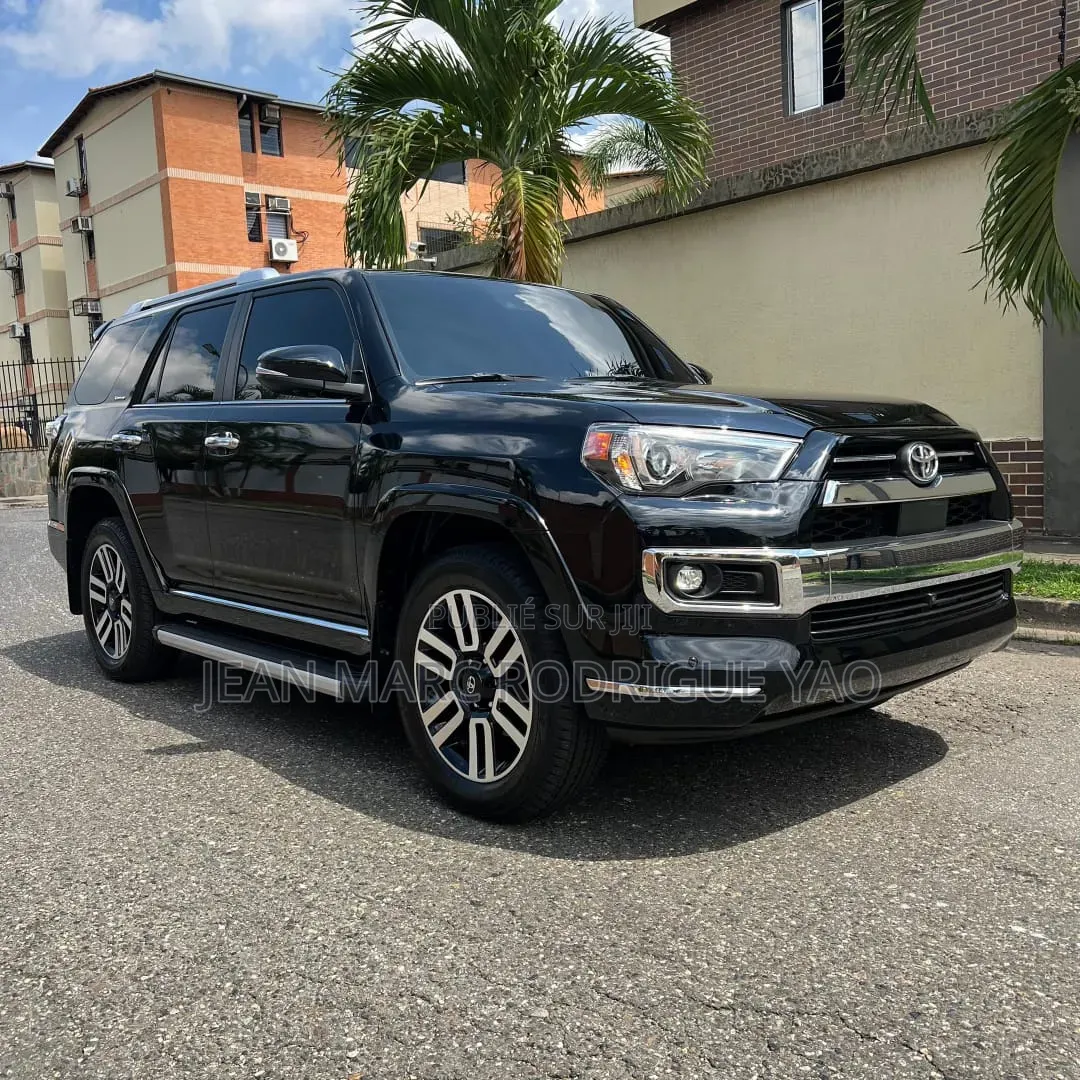 Toyota Hilux 2020 Noir Mat