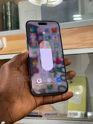 Nouveau Apple iPhone 16 Pro Max 256 GB Doré