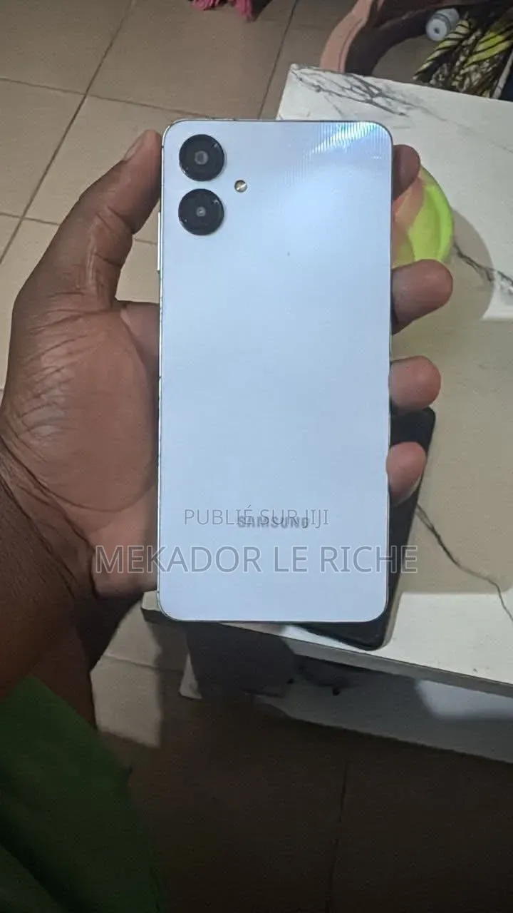 Nouveau Samsung Galaxy A06 128 GB Blanc