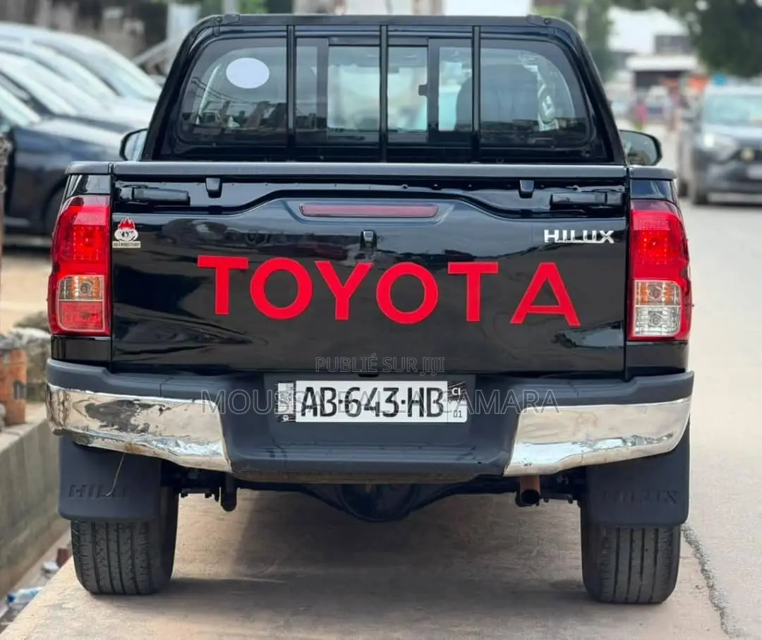 Toyota Hilux Revo Double Cab Petrol 2.7 RWD 2021 Noir