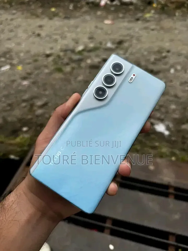 Nouveau Tecno Camon 40 128 GB Bleu