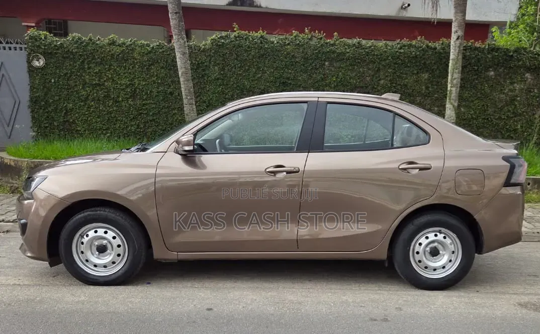 Nouveau Suzuki Dzire 2025 Marron