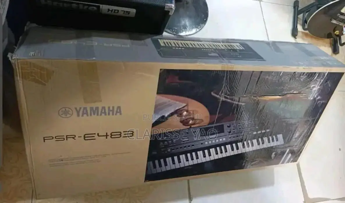 Piano Yamaha E483