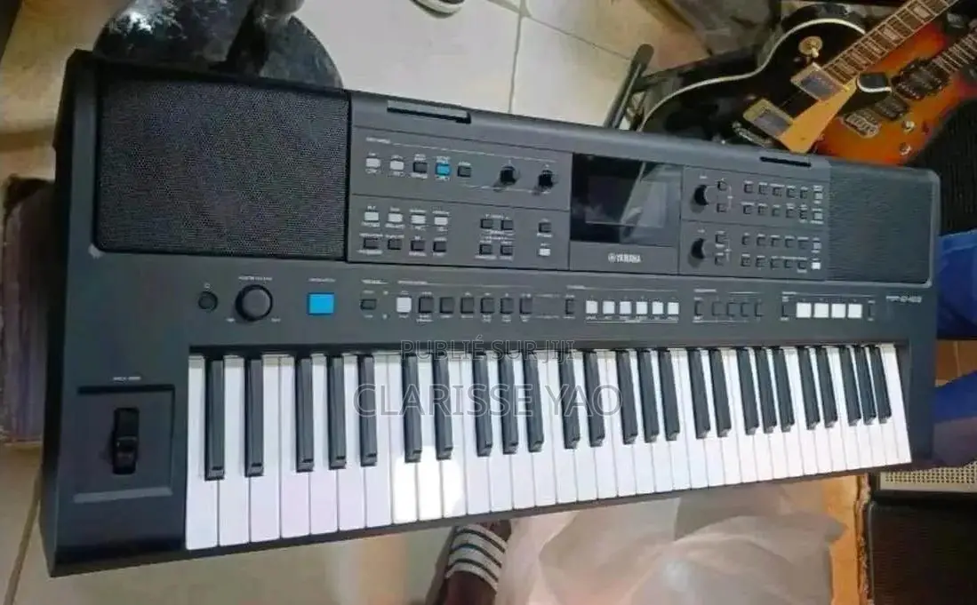 Piano Yamaha E483