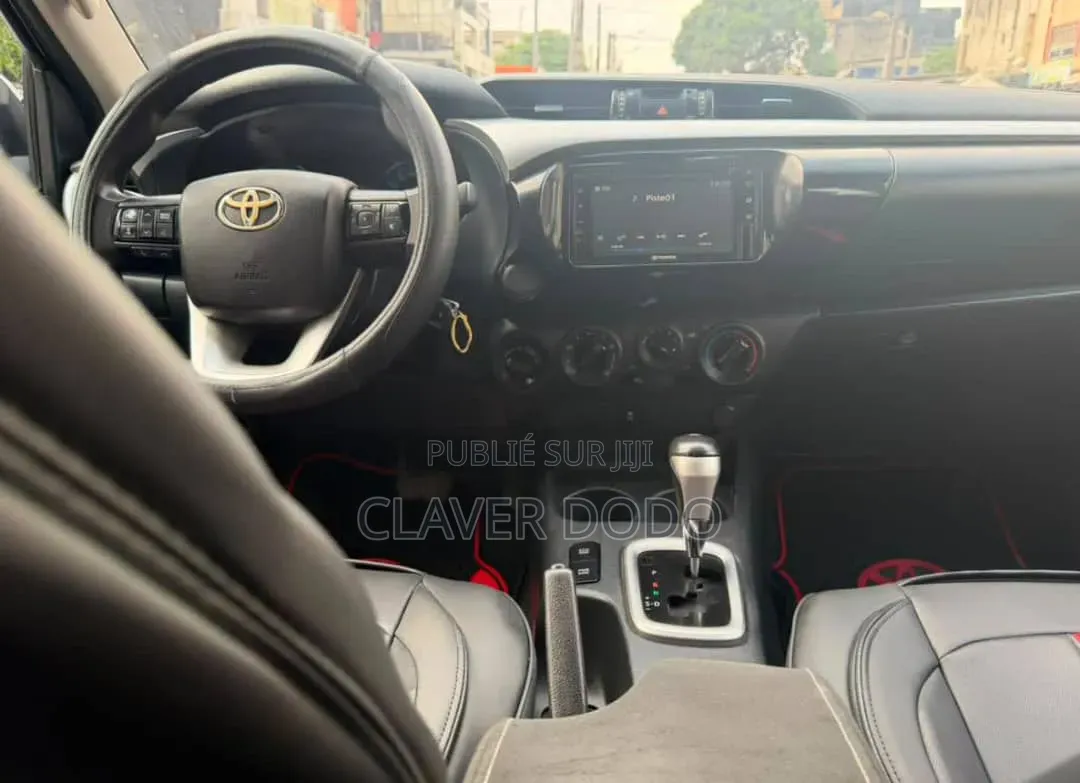 Toyota Hilux 2021 Noir