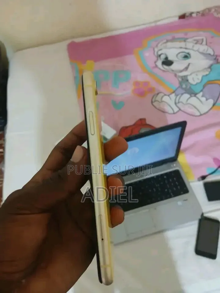 Apple iPhone XR 64 GB Doré