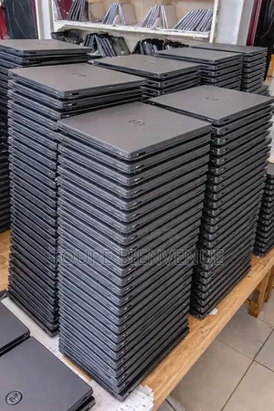 Nouveau Ordinateur de bureau HP 200 G4 16GB Intel Core i7 HDD 512GB
