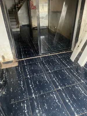 Mezzanine a Louer a La Riviera 3