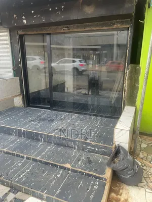 Mezzanine a Louer a La Riviera 3