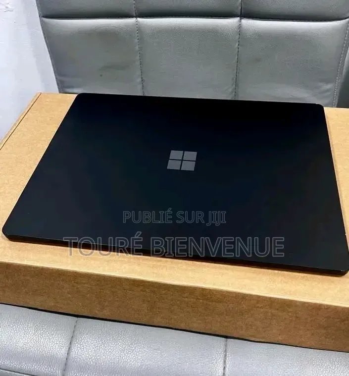 Nouveau Ordinateur de bureau HP 200 G4 8GB Intel Core i5 HDD 256GB