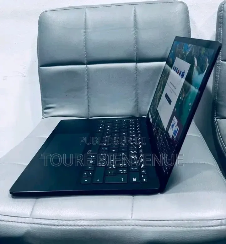 Nouveau Ordinateur de bureau HP 200 G4 8GB Intel Core i5 HDD 256GB