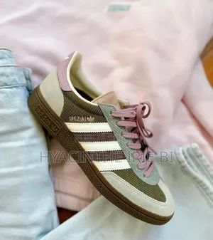 Adidas Spezial Pointures : 37 À 45 Prix : 19.000 F