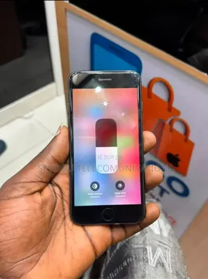 Nouveau Apple iPhone 7 32 GB Noir