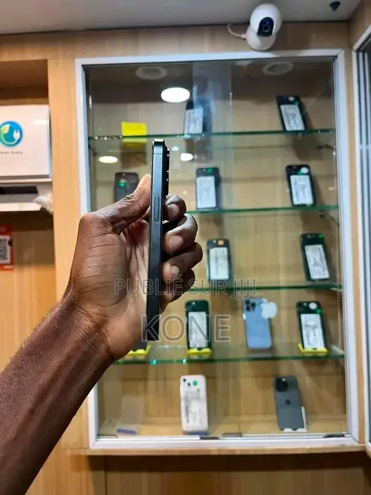 Nouveau Apple iPhone 15 Pro 128 GB Noir