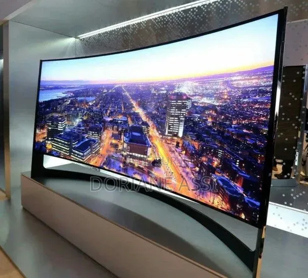 C'est Une Grande Smart TV