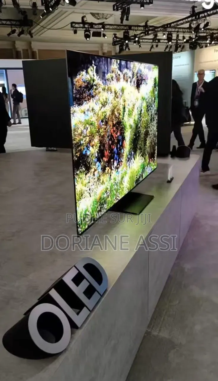 C'est Une Grande Smart TV