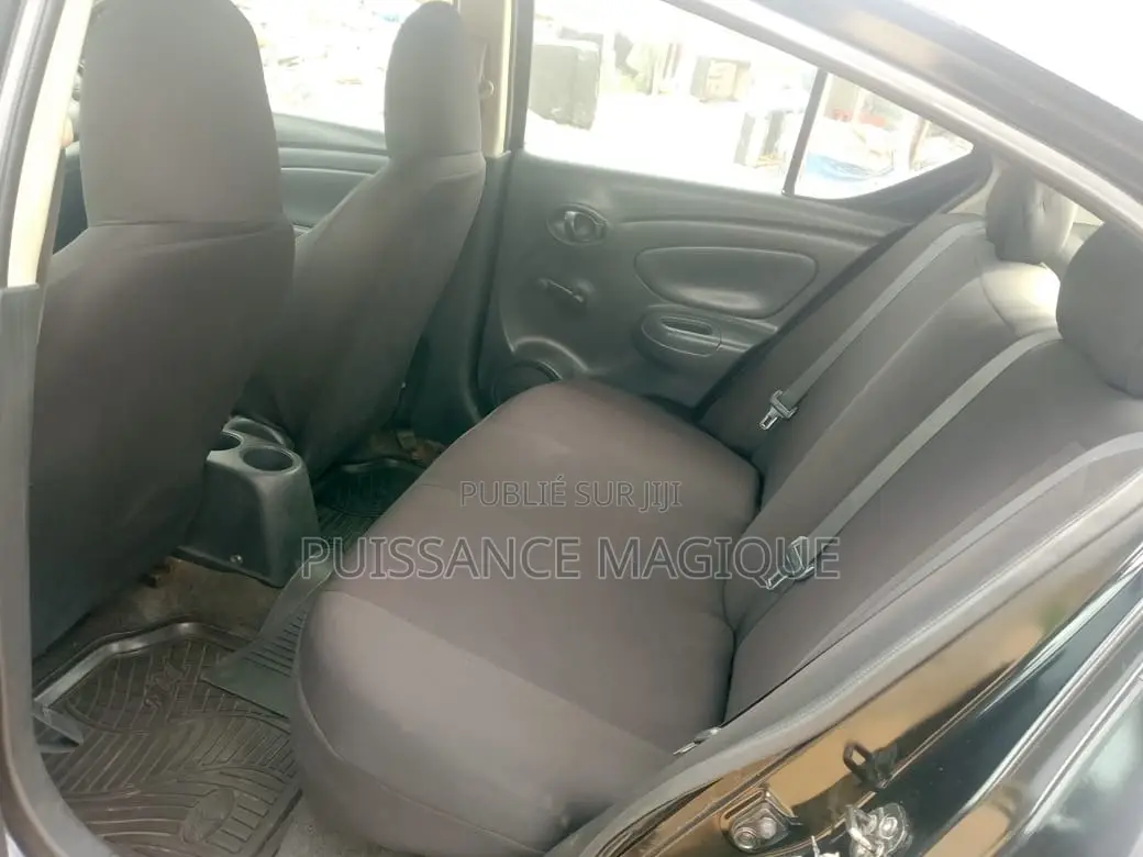 Nissan Versa 2015 Noir