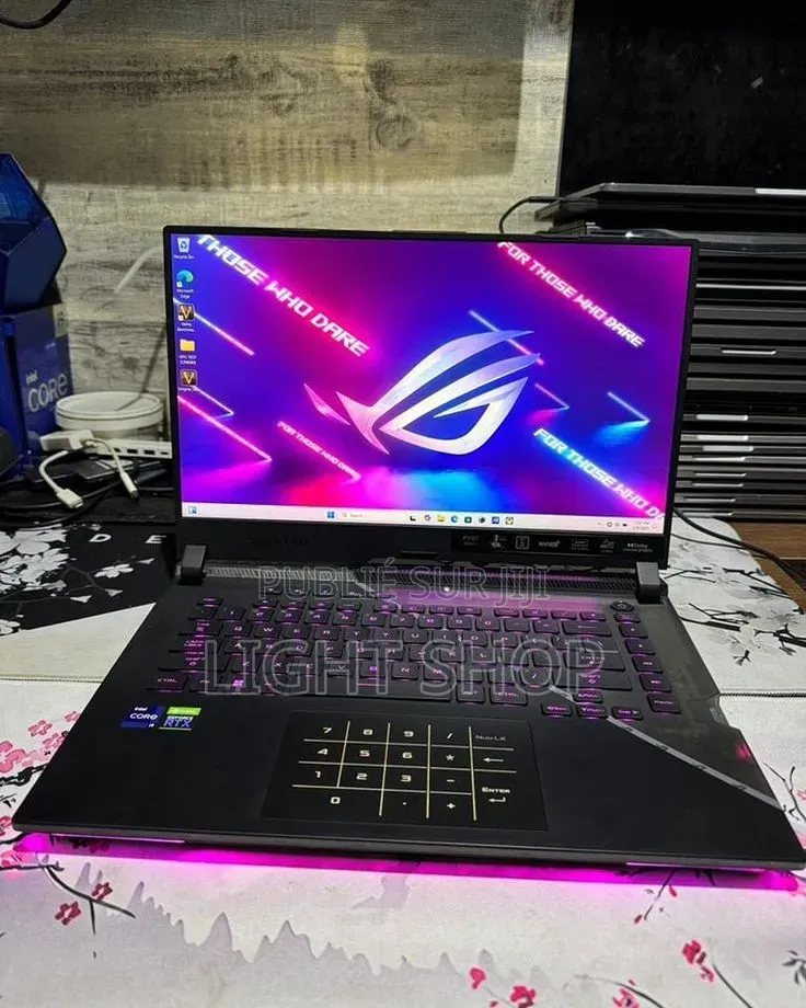 Nouveau Ordinateur portable Lenovo 500e 32GB Intel Core i9 SSD 128GB
