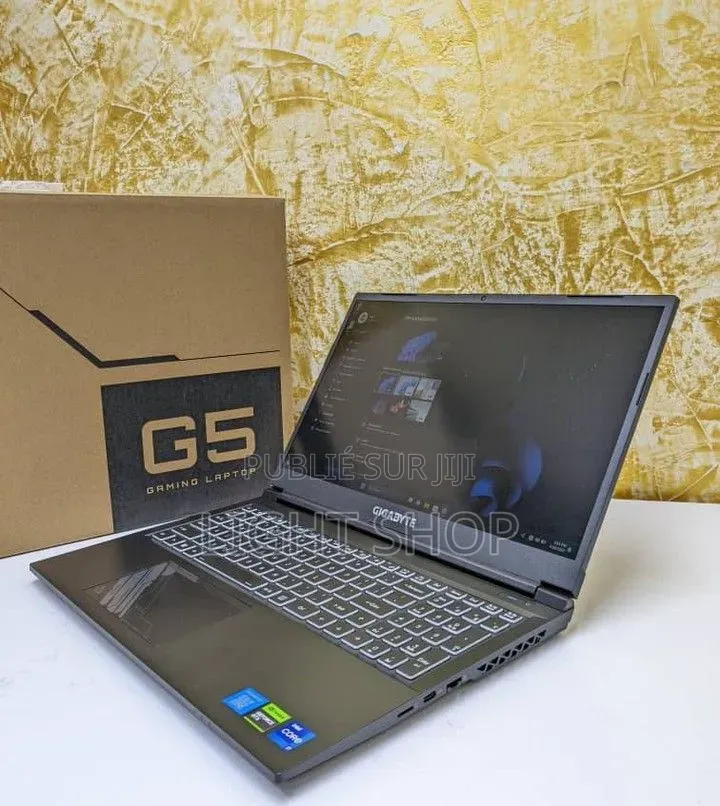 Nouveau Ordinateur portable Lenovo 500e 32GB Intel Core i9 SSD 128GB