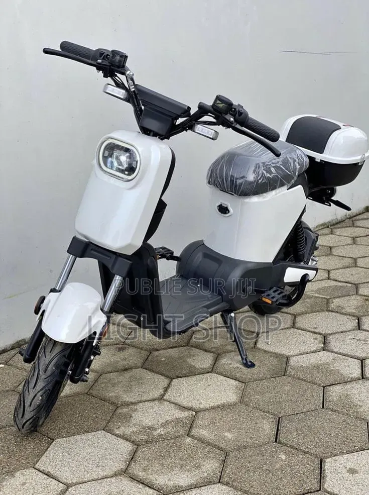 Nouveau TVS Apache RTR 160 2v Refresh X-connect 2025 Blanc