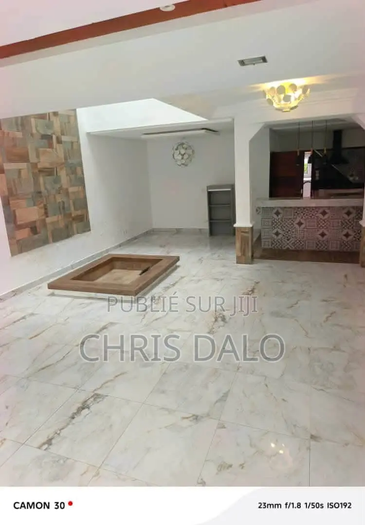 3chbre Duplex dans Achy, Cocody à Louer