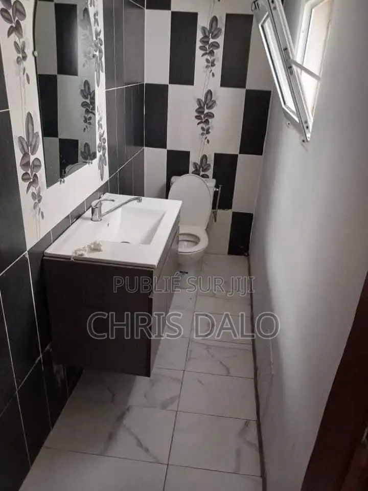 3chbre Duplex dans Achy, Cocody à Louer