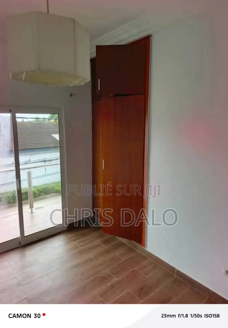 3chbre Duplex dans Achy, Cocody à Louer