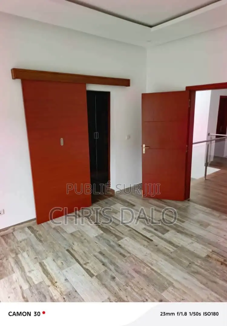 3chbre Duplex dans Achy, Cocody à Louer