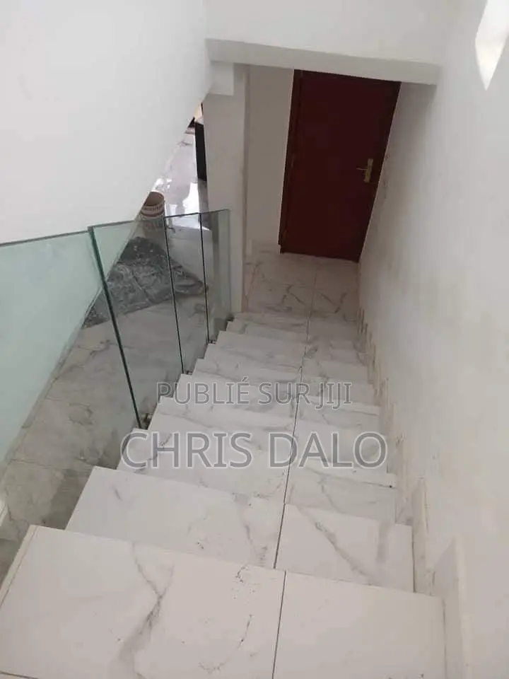 3chbre Duplex dans Achy, Cocody à Louer