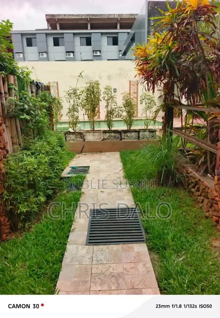 3chbre Duplex dans Achy, Cocody à Louer
