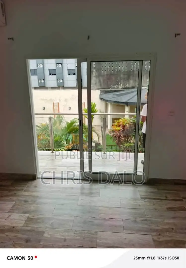 3chbre Duplex dans Achy, Cocody à Louer